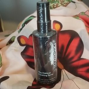 Skindinavia makeup finishing spray